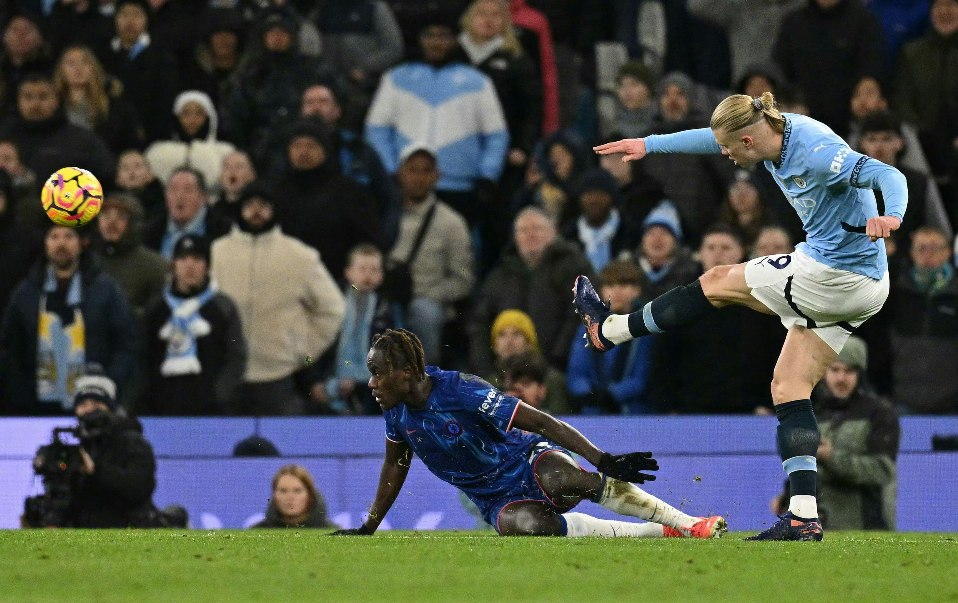 1xBit体育登录入口-曼城客场取胜领跑积分榜，切尔西遭遇连败