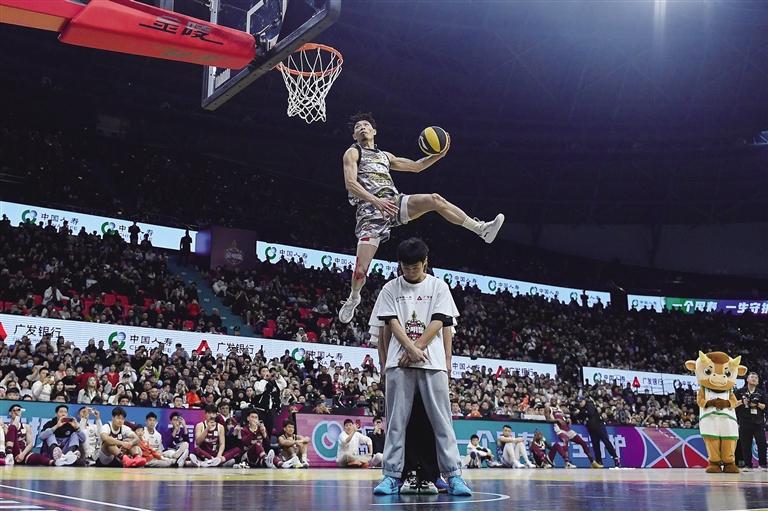 1xBit体育在线登录-防守球员表现突出，助力球队在比赛中获胜