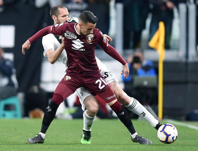 1xBit体育官网入口-米兰球员在比赛中出现失误，球迷纷纷呼吁加强训练的简单介绍