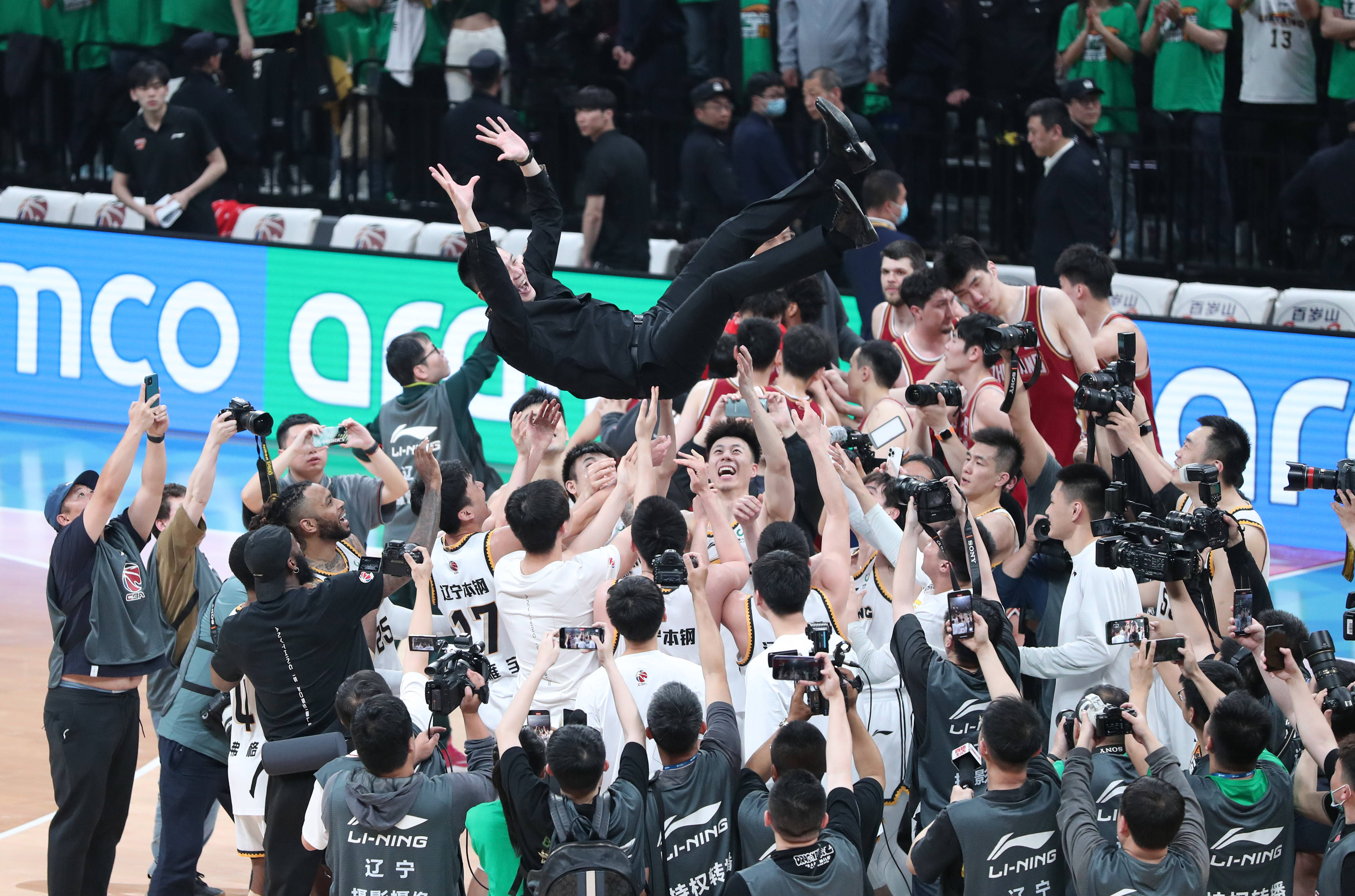 辽宁男篮遭遇比赛失利，球队战绩受挫